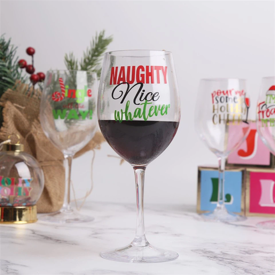 Bonita copa de vino de plástico.